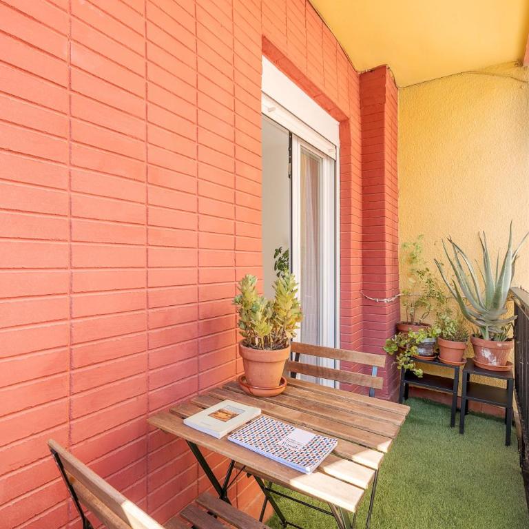 Piso Garaje Gratis Granada - Two-Bedroom Deluxe Apartment with Balcony - 25