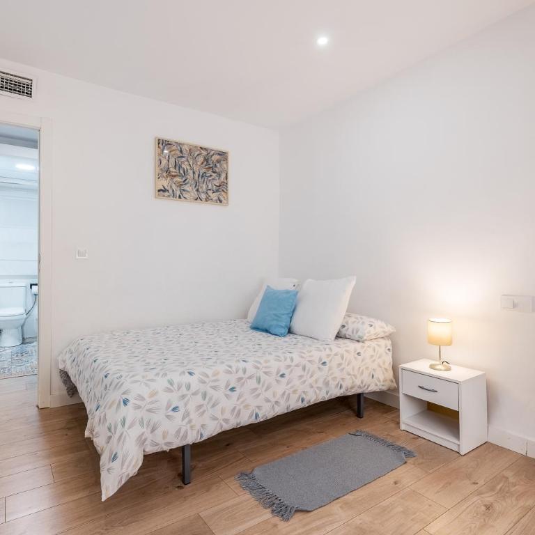 Piso Garaje Gratis Granada - Two-Bedroom Deluxe Apartment with Balcony - 22
