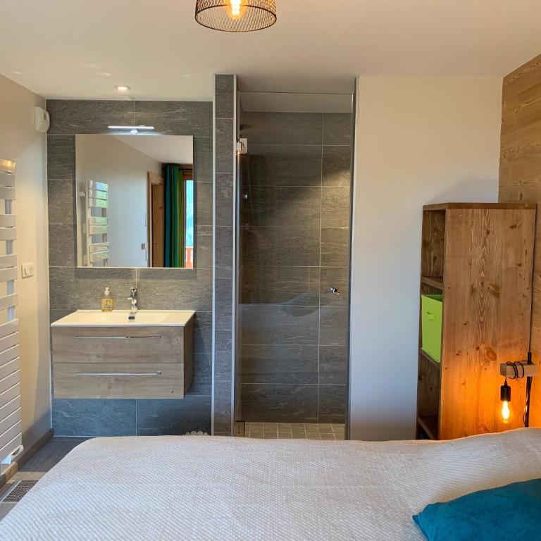 Flambeaux A 12 Roca immobilier - Appartement 2 Chambres avec Vue sur la Montagne - 13