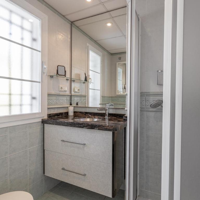 Casa Vista Marina - Three-Bedroom House - 16
