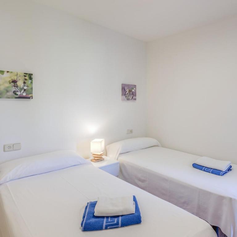 Ana Playasol - Three-Bedroom Premium Apartment with Balcony - 13