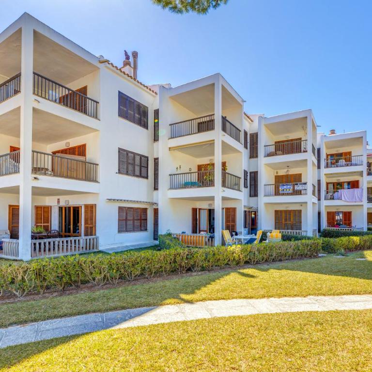 Ana Playasol - Three-Bedroom Premium Apartment with Balcony - 14