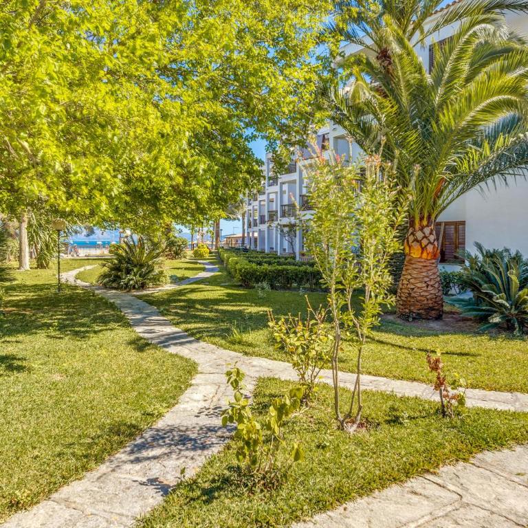 Ana Playasol - Three-Bedroom Premium Apartment with Balcony - 3