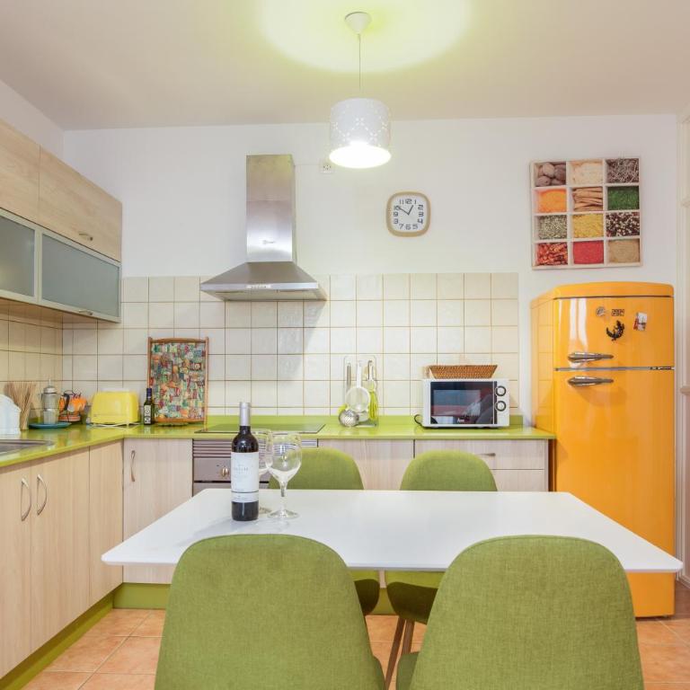 Apartamento El Muellito - Three-Bedroom Apartment with Water View - 3