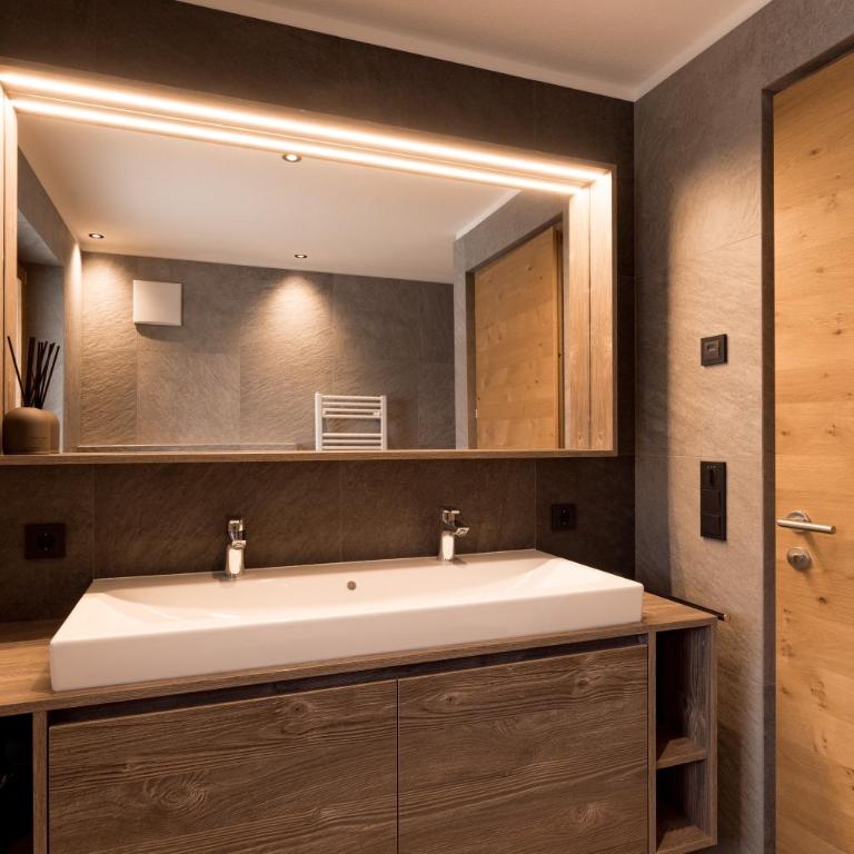 Obergasserhof Apt Tiroler - Appartamento Deluxe con 2 Camere da Letto e Vista Giardino - 4