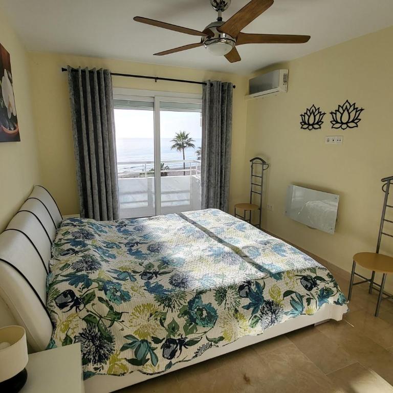 Beach apartment Marbella - Three-Bedroom Premium Apartment with Balcony - 13