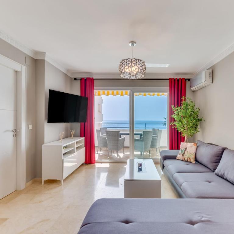 Beach apartment Marbella - Three-Bedroom Premium Apartment with Balcony - 3