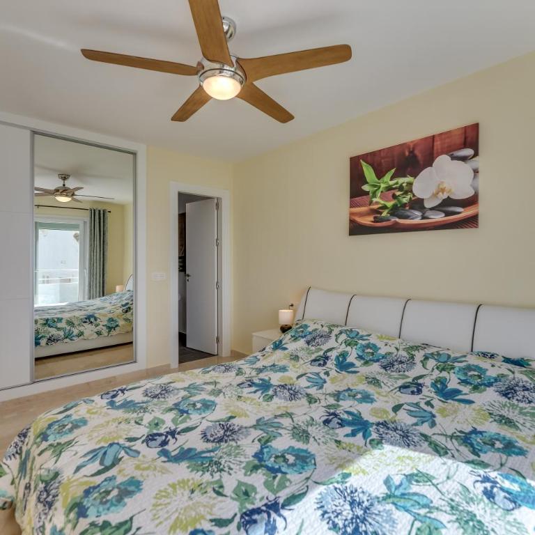 Beach apartment Marbella - Three-Bedroom Premium Apartment with Balcony - 15