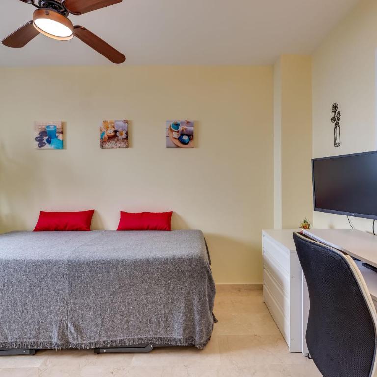 Beach apartment Marbella - Three-Bedroom Premium Apartment with Balcony - 22