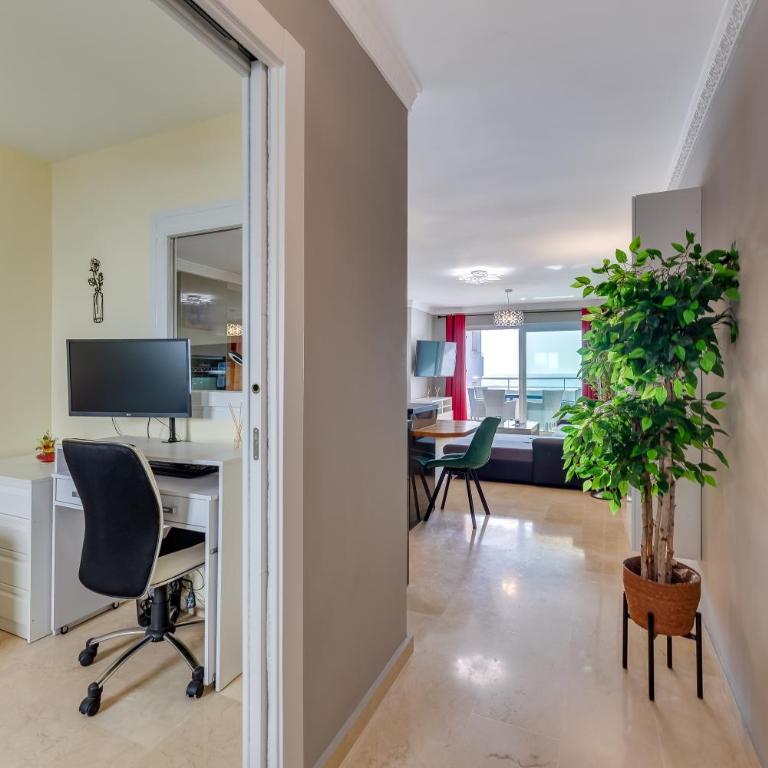 Beach apartment Marbella - Three-Bedroom Premium Apartment with Balcony - 20