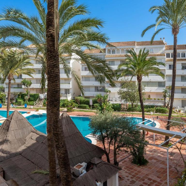 Beach apartment Marbella - Three-Bedroom Premium Apartment with Balcony - 26