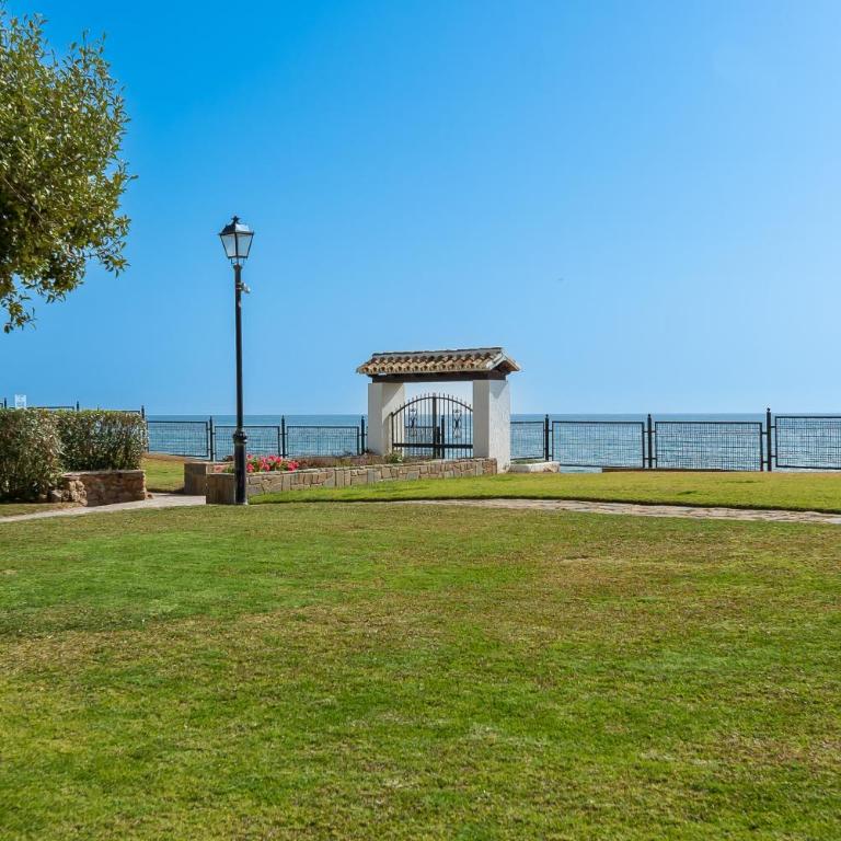 Beach apartment Marbella - Three-Bedroom Premium Apartment with Balcony - 25