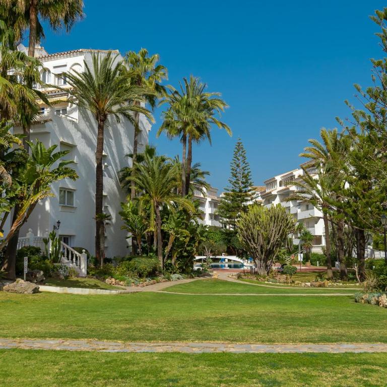 Beach apartment Marbella - Three-Bedroom Premium Apartment with Balcony - 23