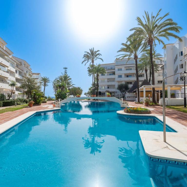 Beach apartment Marbella - Three-Bedroom Premium Apartment with Balcony - 1