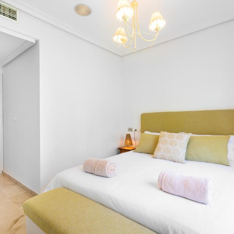 Spectacular Penthouse Puente Romano - Apartamento Premium de 3 dormitorios con balcón - 23