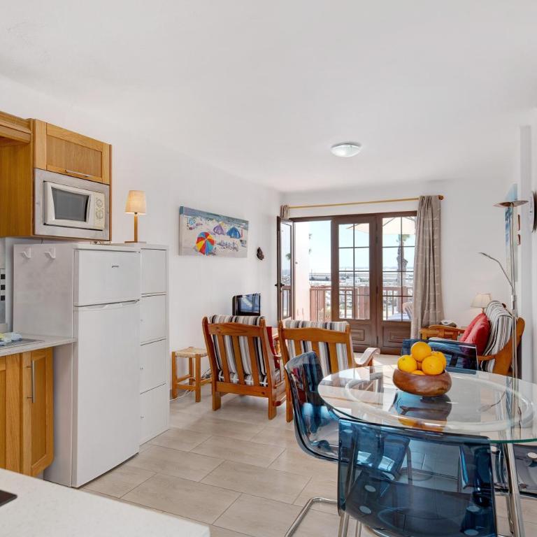 Puerto Chico 9 - Two-Bedroom Deluxe Apartment with Ocean View - 13