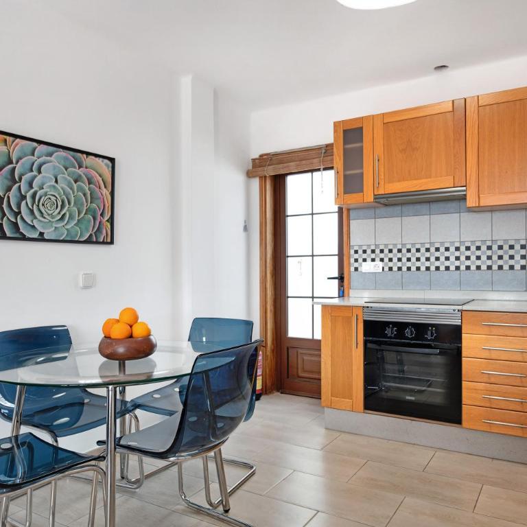 Puerto Chico 9 - Two-Bedroom Deluxe Apartment with Ocean View - 12