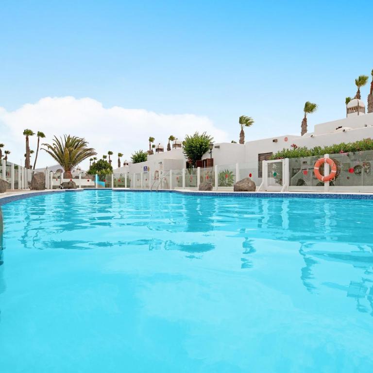 Puerto Chico 9 - Two-Bedroom Deluxe Apartment with Ocean View - 2
