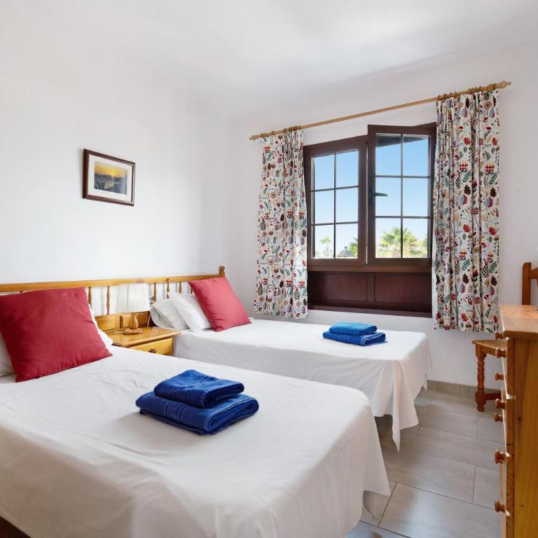 Puerto Chico 9 - Two-Bedroom Deluxe Apartment with Ocean View - 14