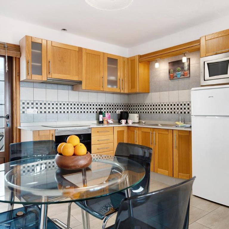 Puerto Chico 9 - Two-Bedroom Deluxe Apartment with Ocean View - 10
