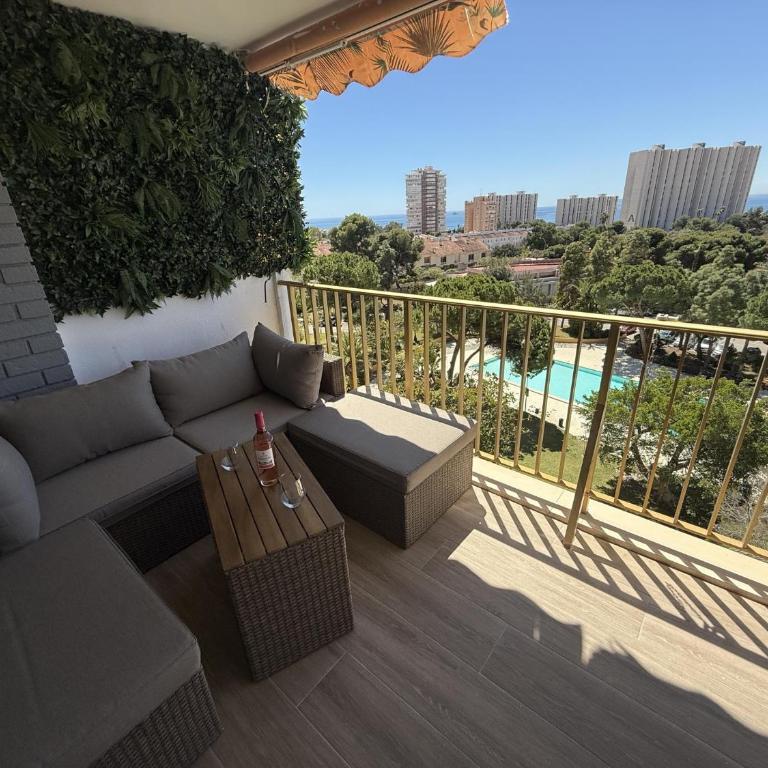 Moderno apartamento con terraza, piscina y vistas al mar by Turihome - Apartment - 5