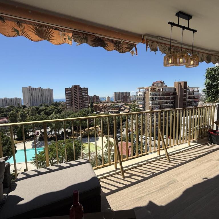Moderno apartamento con terraza, piscina y vistas al mar by Turihome - Apartment - 15