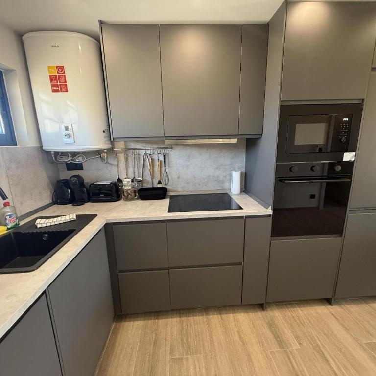 Moderno apartamento con terraza, piscina y vistas al mar by Turihome - Apartment - 11