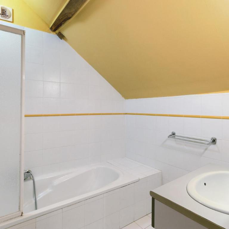 La Ferme de la Croix d'Allon - Quadruple Room with Shower - 10