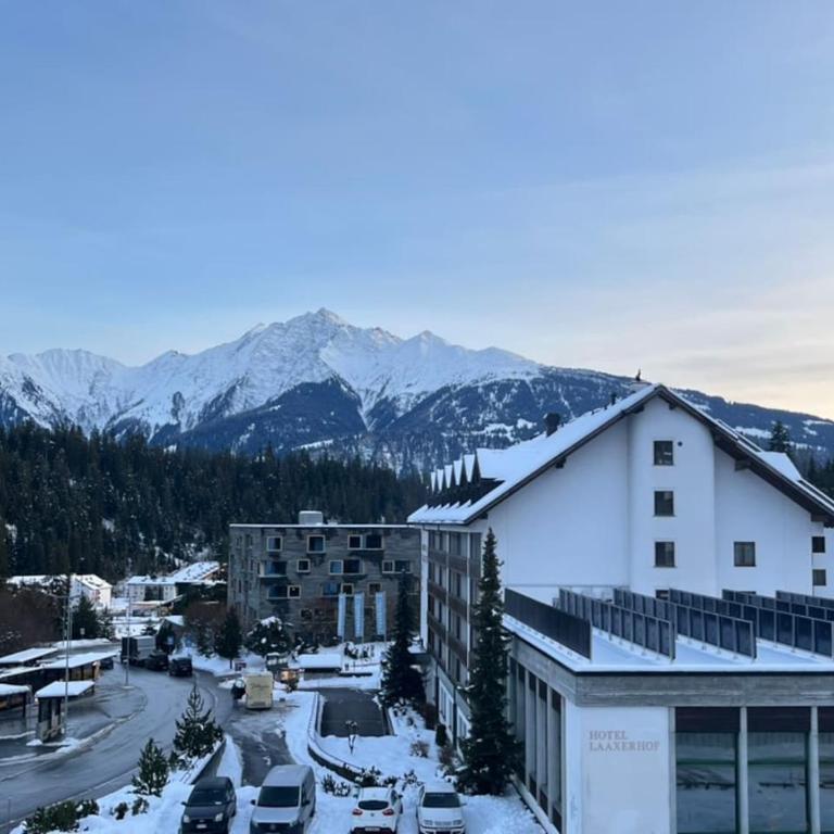 Retro Laax Apartment near Cable Car - Apartment - 2