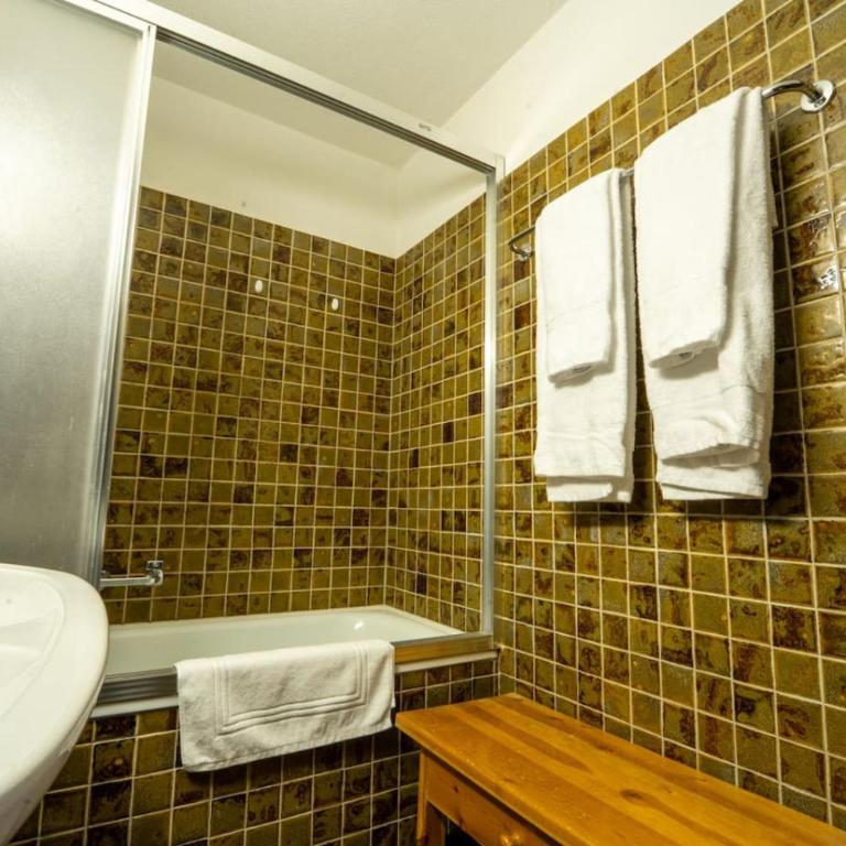 Retro Laax Apartment near Cable Car - Apartment - 12