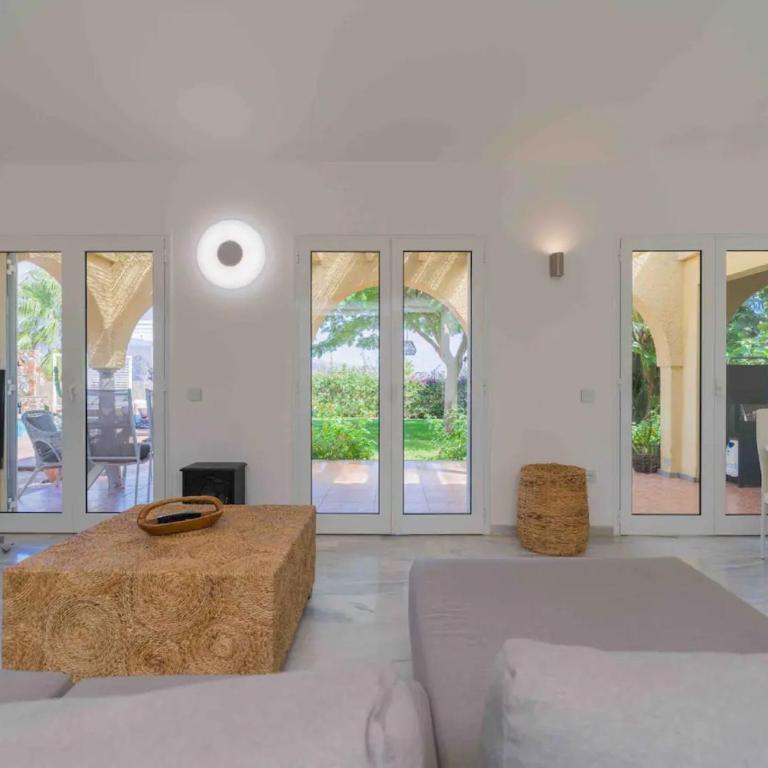 Villa Linda - Three-Bedroom House - 4