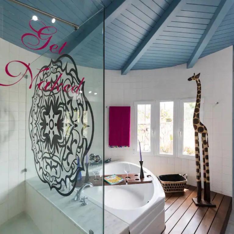 Villa Linda - Three-Bedroom House - 16