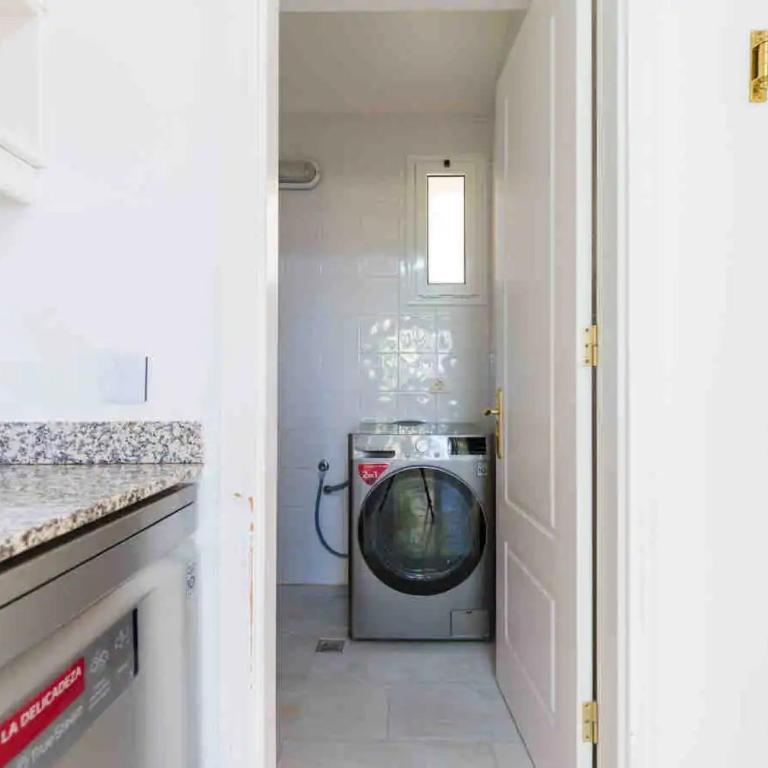 Villa Linda - Three-Bedroom House - 22