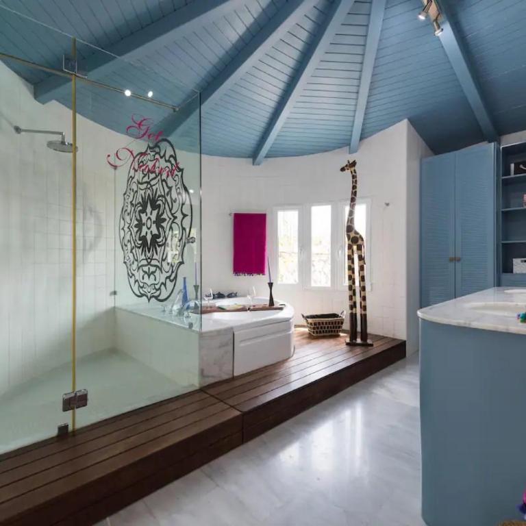 Villa Linda - Three-Bedroom House - 15