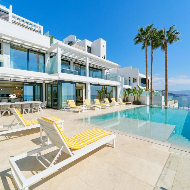 Luxury Retreat with Pool, Jacuzzi, Cinema & Gym - Villa Riviera - Villa Deluxe - 1