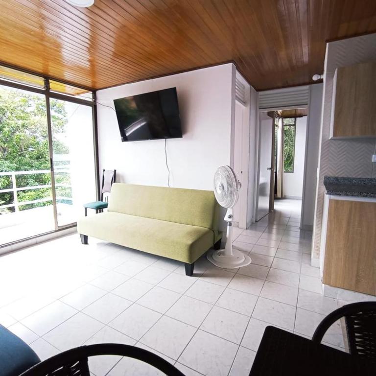 Apto con piscina en el centro de melgar - Condominio - Apartamento de 3 dormitorios - 4