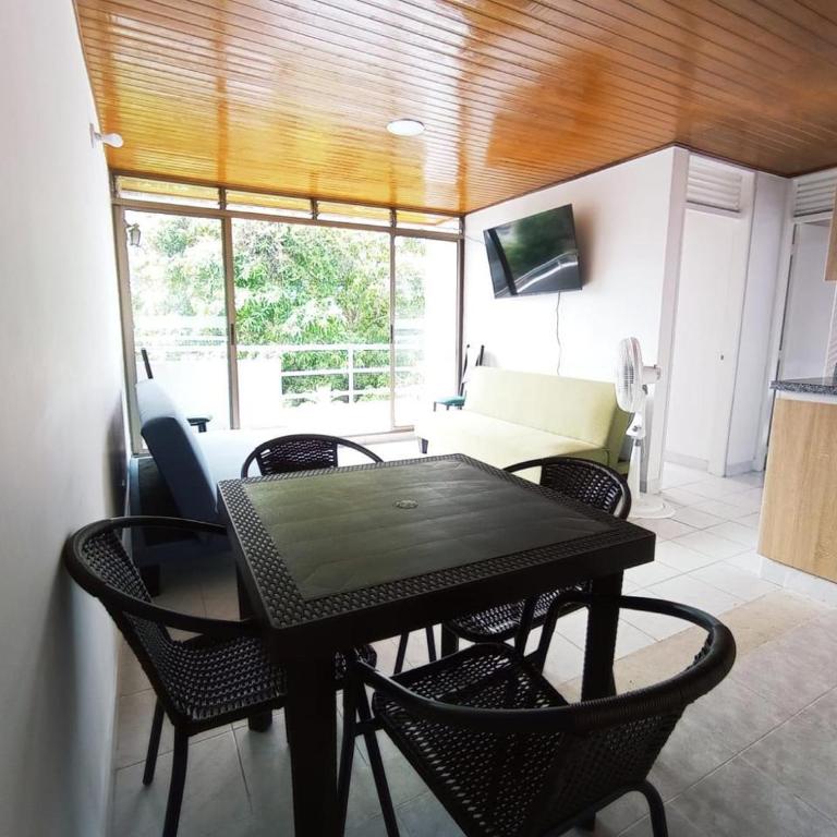 Apto con piscina en el centro de melgar - Condominio - Apartamento de 3 dormitorios - 17