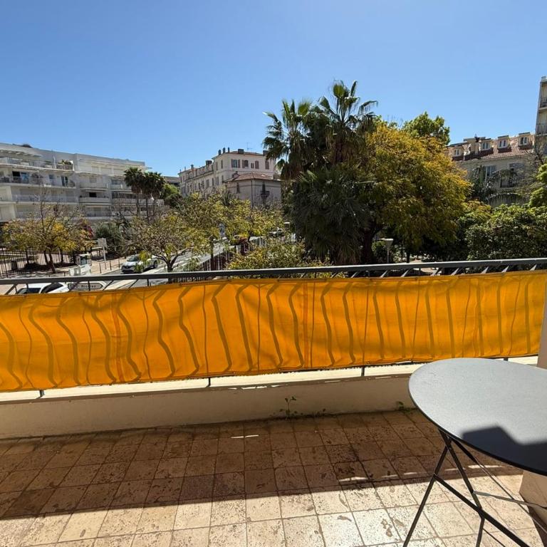 Cannes Centre Grand 3 chambres avec terrasse - Appartement - 21