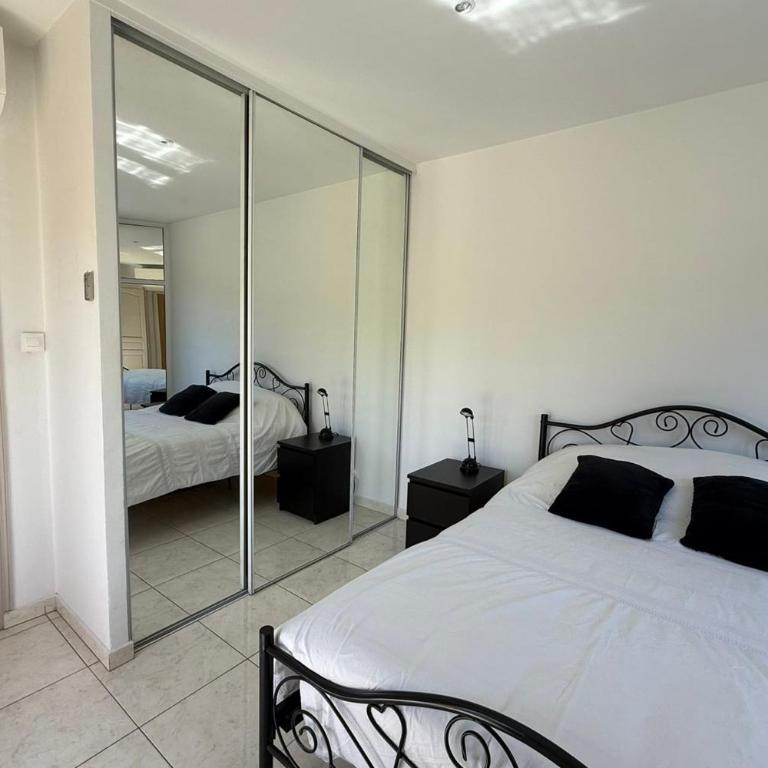 Cannes Centre Grand 3 chambres avec terrasse - Appartement - 14