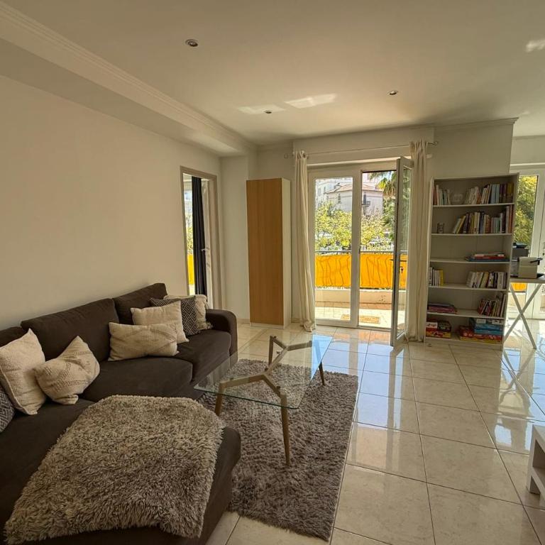 Cannes Centre Grand 3 chambres avec terrasse - Appartement - 8