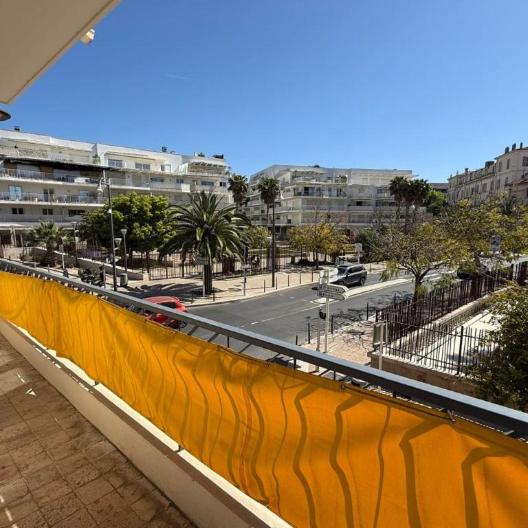 Cannes Centre Grand 3 chambres avec terrasse - Appartement - 22