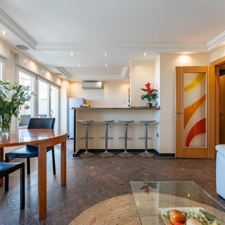 Saturno - Two-Bedroom Deluxe Apartment with Ocean View - 8