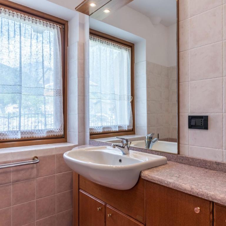 Appartamento Adamello Casa Lucia - Appartamento Deluxe con 2 Camere da Letto e Vista Giardino - 16