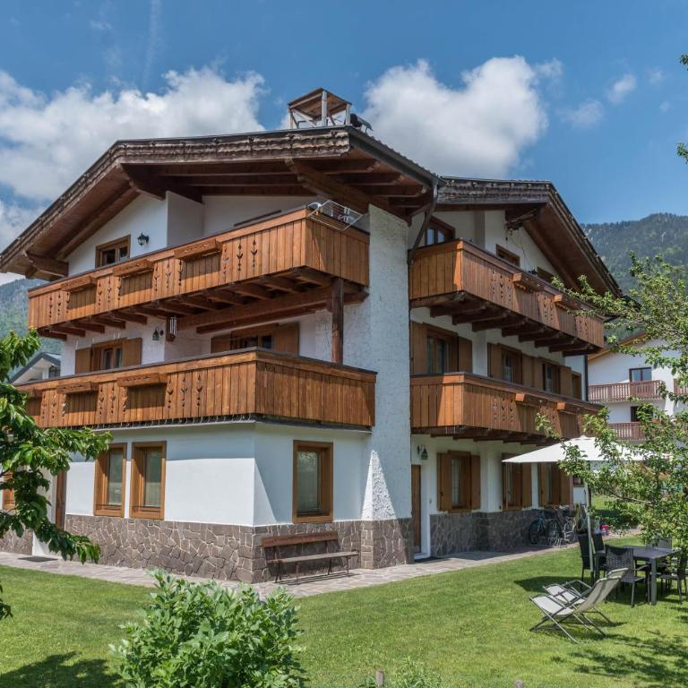 Appartamento Adamello Casa Lucia - Appartamento Deluxe con 2 Camere da Letto e Vista Giardino - 3