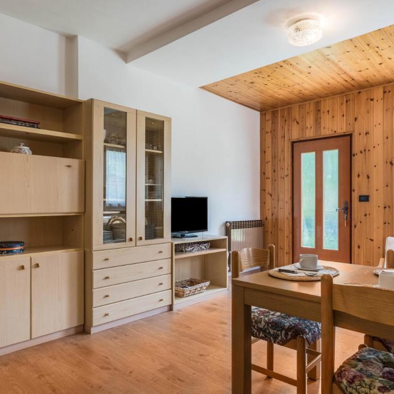 Appartamento Adamello Casa Lucia - Appartamento Deluxe con 2 Camere da Letto e Vista Giardino - 4