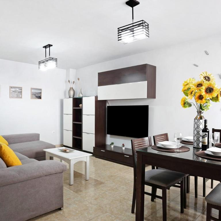 Adosado Conil Centro - familias - Apartamento Premium de 3 dormitorios con balcón - 4