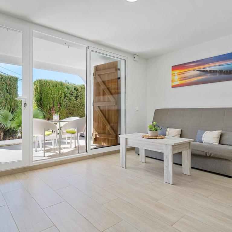 Francesca - One-Bedroom Apartment with Garden - 1
