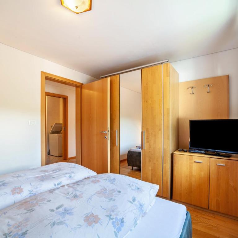 Ferienwohnung Sonnegg - Appartamento Deluxe con 2 Camere da Letto e Vista Giardino - 4
