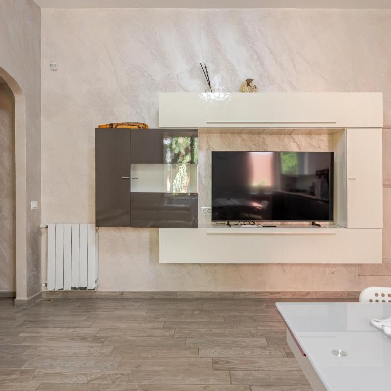 Amars House - Deluxe Apartment mit Balkon und 2 Schlafzimmern - 24