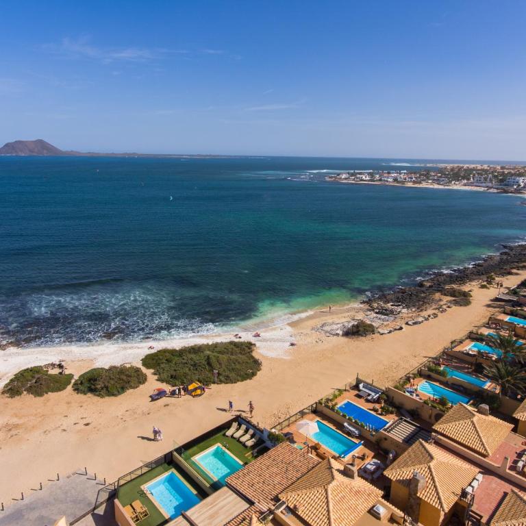 Villa Oasis Beachfront Corralejo By Holidays Home - Three-Bedroom Villa - 21